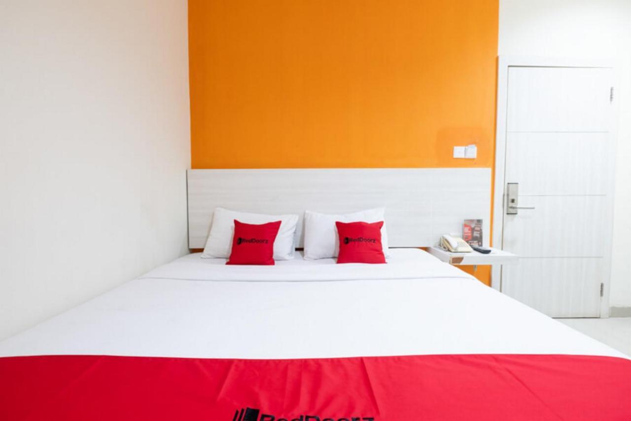 Reddoorz Plus @ Hotel Alden Makasar Zewnętrze zdjęcie