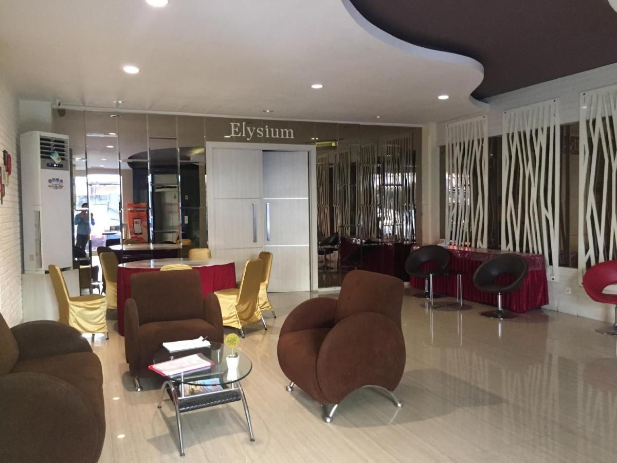 Reddoorz Plus @ Hotel Alden Makasar Zewnętrze zdjęcie