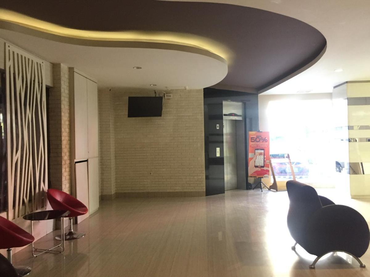 Reddoorz Plus @ Hotel Alden Makasar Zewnętrze zdjęcie
