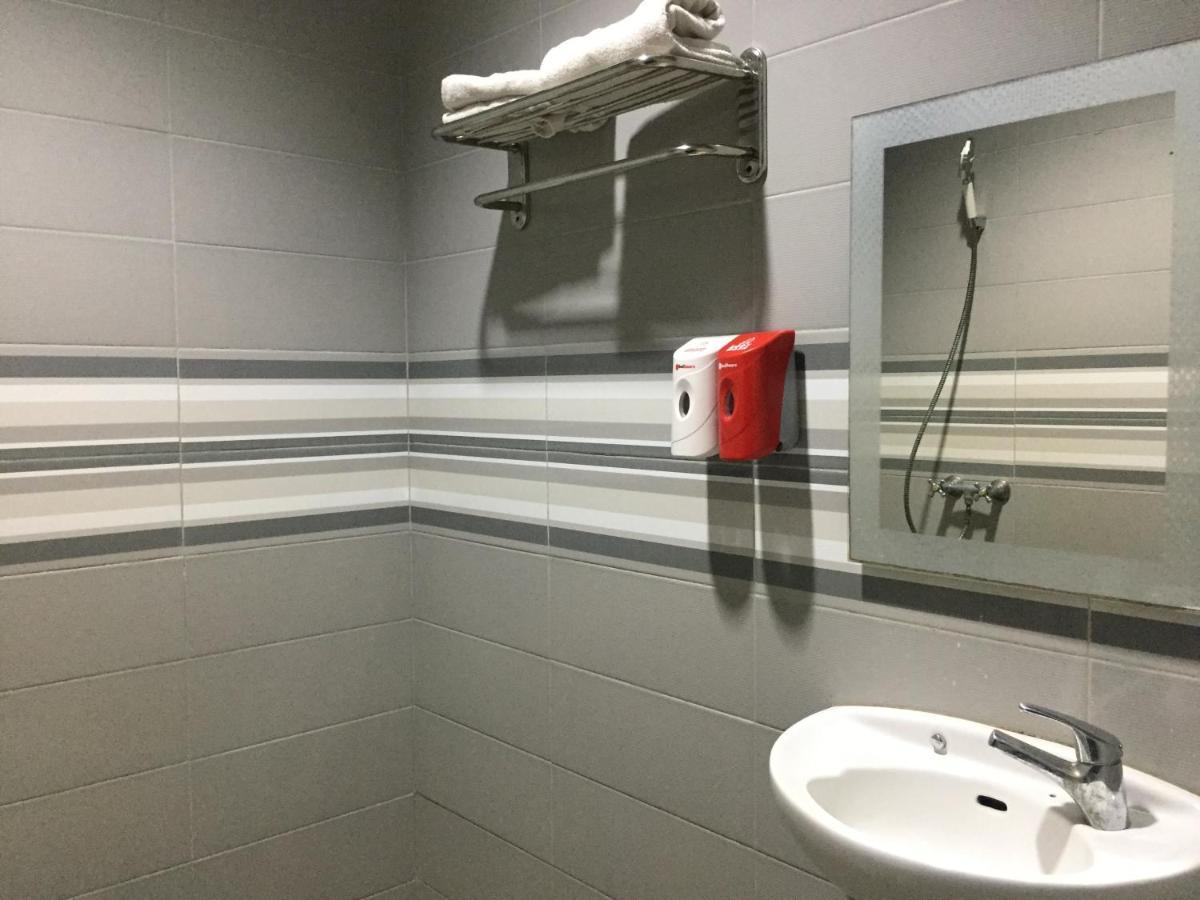 Reddoorz Plus @ Hotel Alden Makasar Zewnętrze zdjęcie